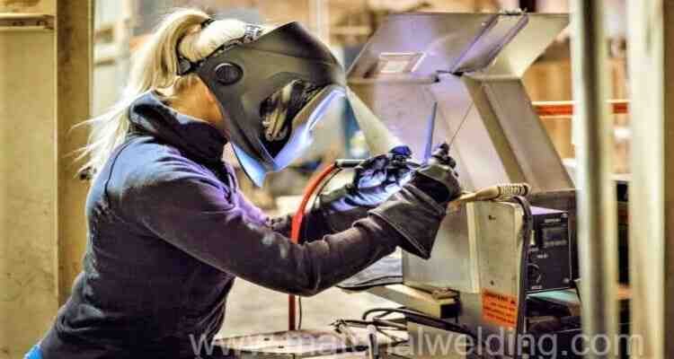 female journeyman-welder