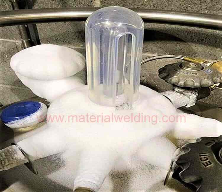 Why-Does-Ice-Form-on-Gas-Bottles-and-Regulators